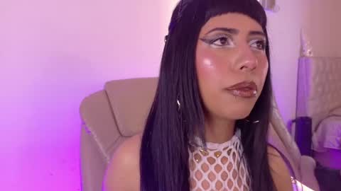 Nina Fox  online show from 07/22/26, 06:54