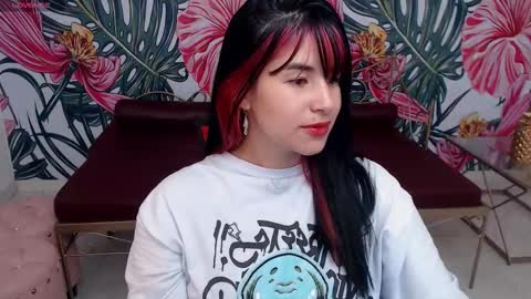 Snapshot of nina_harpper chatting on 09/18/25, 08:11 Nina online show from 09/18/25, 08:11