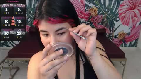 Snapshot of nina_harpper chatting on 10/10/25, 09:25 Nina online show from 10/10/25, 09:25