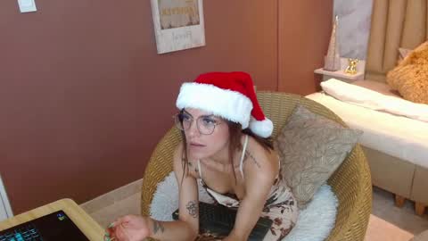 Snapshot of nina_neon chatting on 12/24/24, 07:22 NINA online show from 12/24/24, 07:22