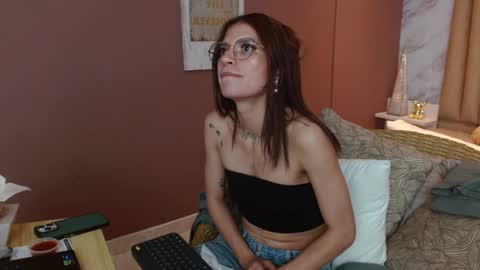 Snapshot of nina_neon chatting on 01/05/25, 01:56 NINA online show from 01/05/25, 01:56