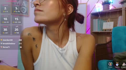 Snapshot of nina_neon chatting on 01/26/25, 12:58 NINA online show from 01/26/25, 12:58