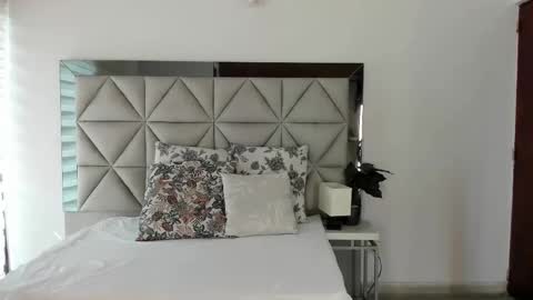  Nina  online show from 10/28/25, 08:44