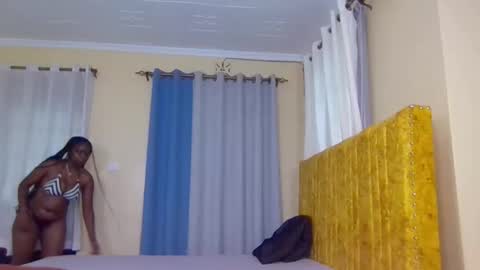 Snapshot of nina_ray1 chatting on 10/17/25, 07:11 Nina online show from 10/17/25, 07:11