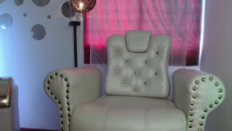 Snapshot of nina_roser chatting on 09/25/25, 03:05 Nina Roser online show from 09/25/25, 03:05