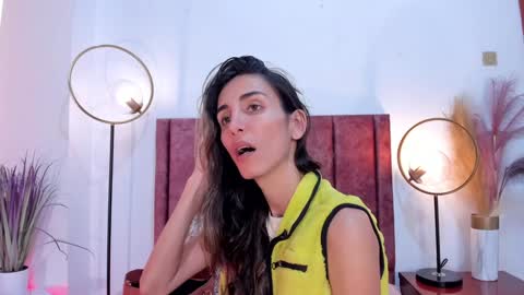 Nina online show from 01/11/25, 06:33