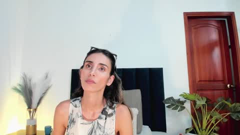 Nina online show from 01/24/25, 06:04