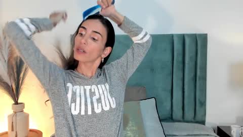 Nina online show from 02/07/25, 11:55