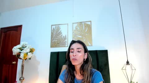 Nina online show from 02/08/25, 06:01