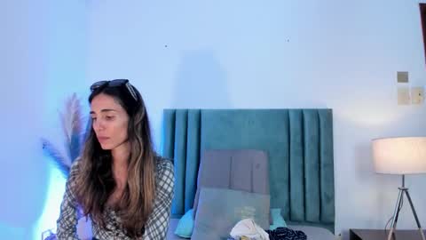 Nina online show from 02/10/25, 06:03
