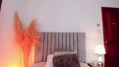 Nina online show from 02/18/25, 06:37