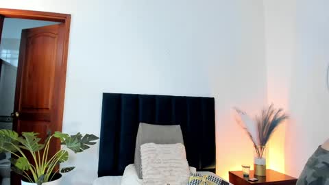 Nina online show from 02/19/25, 06:21