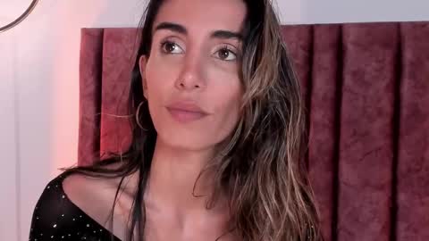 Nina online show from 03/10/25, 08:45