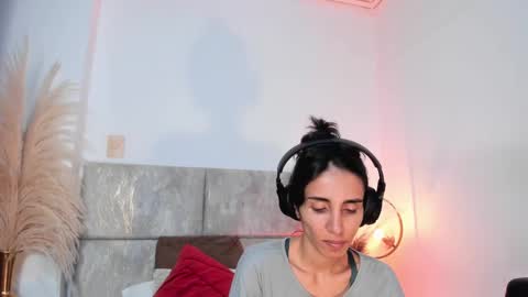 Nina online show from 10/02/25, 06:26