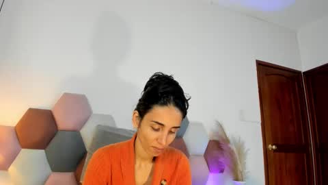 Snapshot of ninacavallli chatting on 11/30/25, 02:32 Nina online show from 11/30/25, 02:32