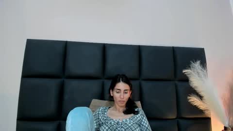 Snapshot of ninacavallli chatting on 12/13/25, 07:53 Nina online show from 12/13/25, 07:53