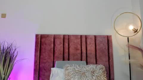 Snapshot of ninacavallli chatting on 12/14/25, 03:06 Nina online show from 12/14/25, 03:06