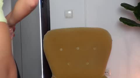 NinaCrystal online show from 10/28/25, 09:02