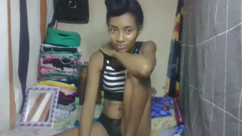 Snapshot of ninaeaa chatting on 03/25/26, 10:21 ninaeaa online show from 03/25/26, 10:21