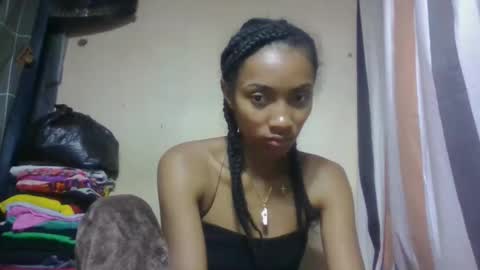 Snapshot of ninaeaa chatting on 04/16/26, 10:05 ninaeaa online show from 04/16/26, 10:05
