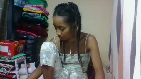 Snapshot of ninaeaa chatting on 05/23/26, 07:29 ninaeaa online show from 05/23/26, 07:29