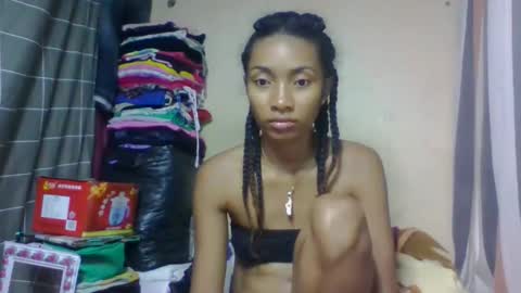 Snapshot of ninaeaa chatting on 05/25/26, 10:32 ninaeaa online show from 05/25/26, 10:32