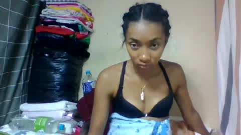 Snapshot of ninaeaa chatting on 06/11/26, 06:06 ninaeaa online show from 06/11/26, 06:06
