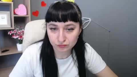 ninaflawlees online show from 05/12/26, 12:02