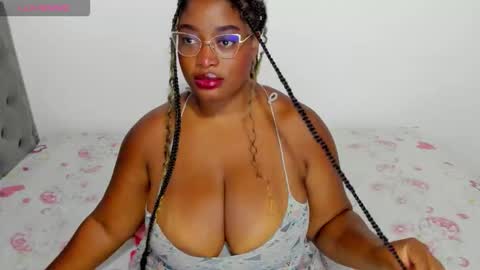 Snapshot of ninagrey03 chatting on 09/30/25, 11:54 Valentina online show from 09/30/25, 11:54