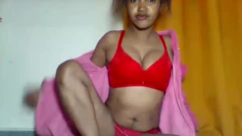 Snapshot of ninah_rise chatting on 09/22/25, 01:02 ninah_rise online show from 09/22/25, 01:02