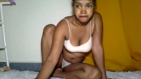 Snapshot of ninah_rise chatting on 12/01/25, 02:05 ninah_rise online show from 12/01/25, 02:05