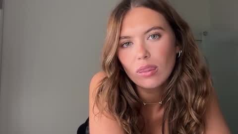 Nina online show from 11/08/25, 12:44