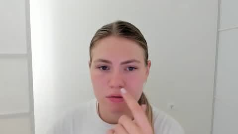 ninarihh online show from 09/16/25, 11:11