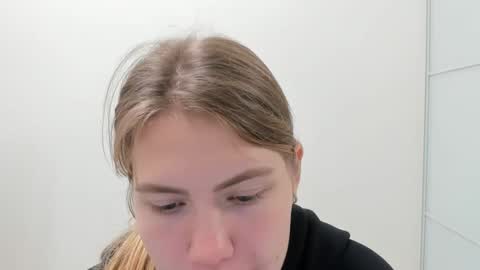 ninarihh online show from 10/22/25, 11:21