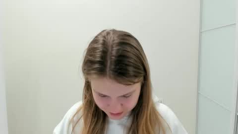 ninarihh online show from 10/23/25, 07:40