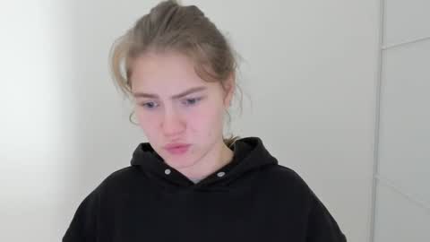 ninarihh online show from 10/25/25, 10:01