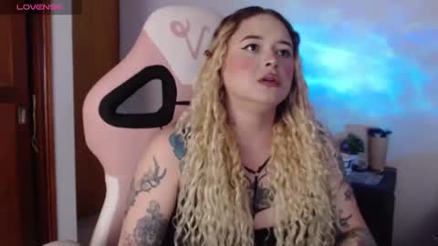 Snapshot of ninaxxstorm chatting on 10/15/25, 02:11 Nina online show from 10/15/25, 02:11