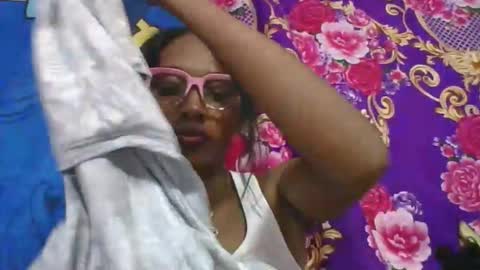 Snapshot of ninie246746 chatting on 05/16/26, 10:36 ninie246746 online show from 05/16/26, 10:36