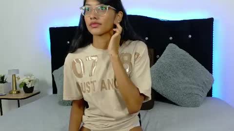 Nira Lux online show from 06/17/26, 01:52