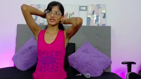 Nira Lux online show from 06/25/26, 02:00