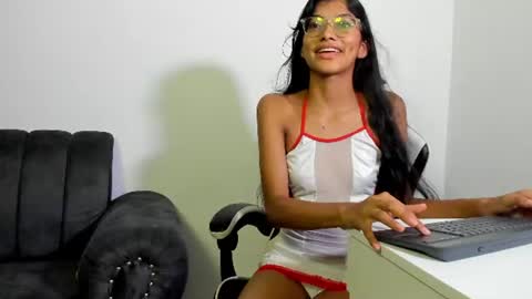 Nira Lux online show from 07/01/26, 01:51