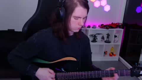 Snapshot of nitroshade chatting on 12/18/25, 02:50 nitroshade online show from 12/18/25, 02:50