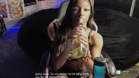 Snapshot of niviawolfe chatting on 12/03/25, 02:52 NIVIA WOLFE online show from 12/03/25, 02:52