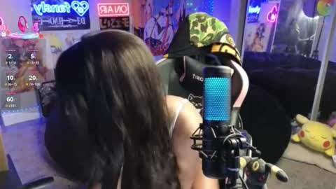 Snapshot of niviawolfe chatting on 12/15/25, 04:28 NIVIA WOLFE online show from 12/15/25, 04:28