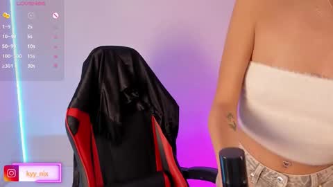 Snapshot of nix_kyy chatting on 10/22/25, 04:57 Nicki  online show from 10/22/25, 04:57