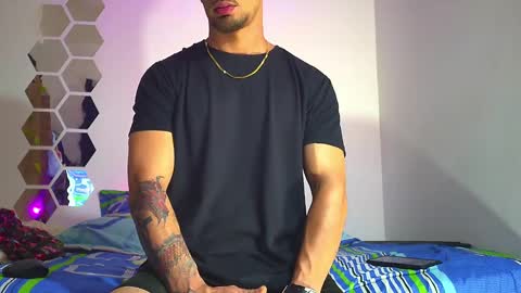 Nicolas Muscle online show from 12/10/24, 03:52