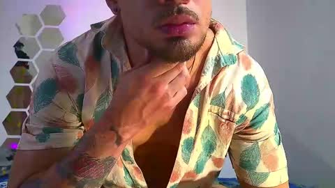 Nicolas Muscle online show from 12/12/24, 03:54