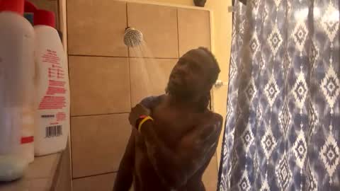 Snapshot of nixw2500 chatting on 11/18/25, 05:12 Pleasurenu online show from 11/18/25, 05:12