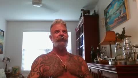 Snapshot of njdbear chatting on 09/20/25, 10:11 Don online show from 09/20/25, 10:11