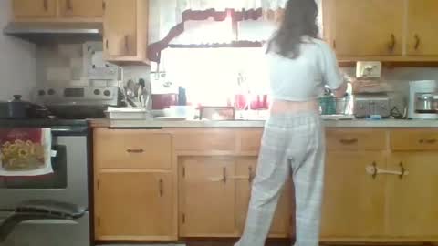 njsnowbunny online show from 10/21/25, 06:52